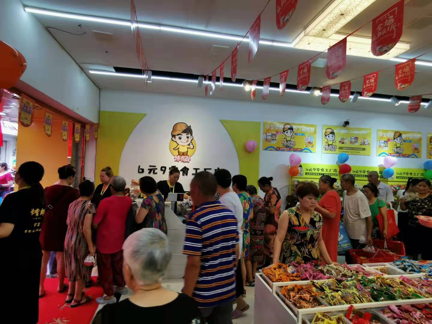開(kāi)零食加盟店如何一眼吸引到顧客？