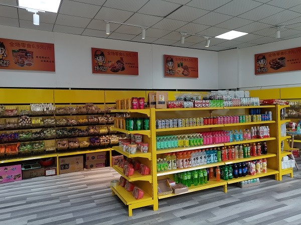 零食店商品如何陳列擺放才能吸引正在逛街的顧客？?